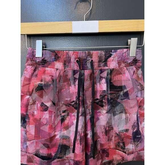 Lululemon Spring Break Away Short Size 2 Pinks & Black Pockets Stretch - Picture 2 of 7
